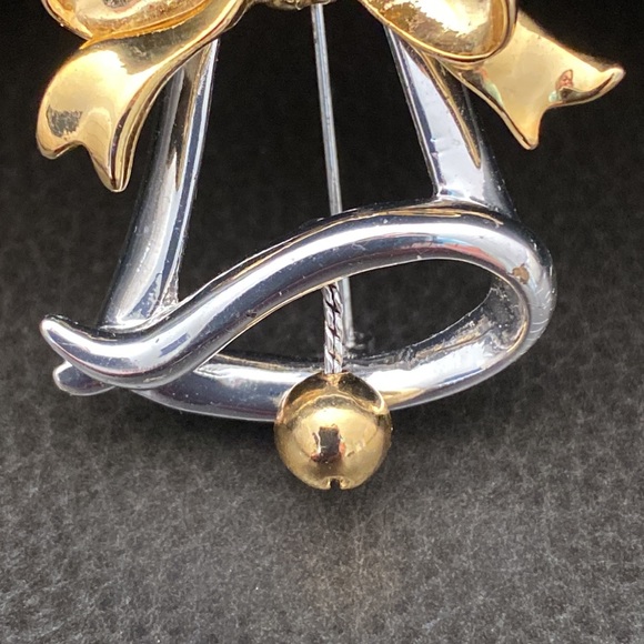 VINTAGE SilverTone and Gold Tone Bell Brooch/Pin - Picture 5 of 7